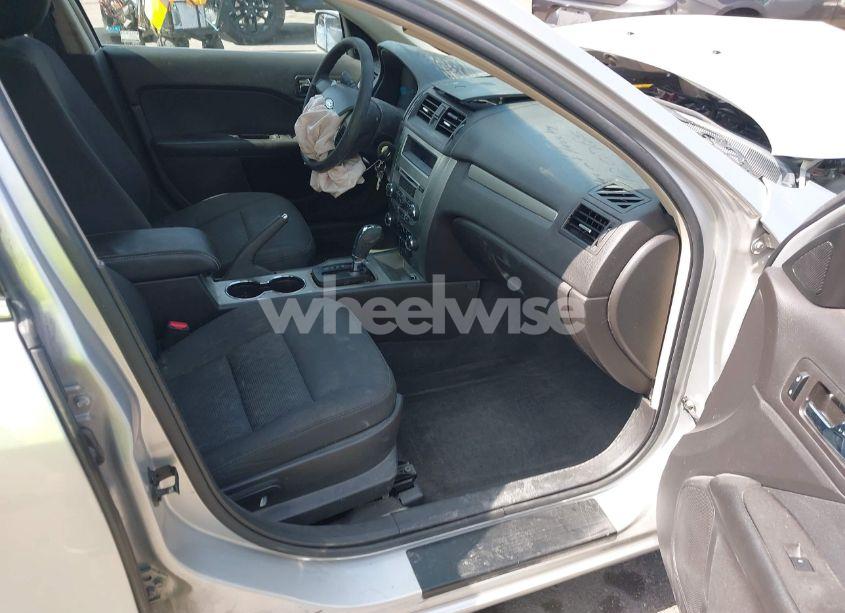 Photo 5 of 2011 Ford Fusion SE (VIN 3FAHP0HA1BR120765)