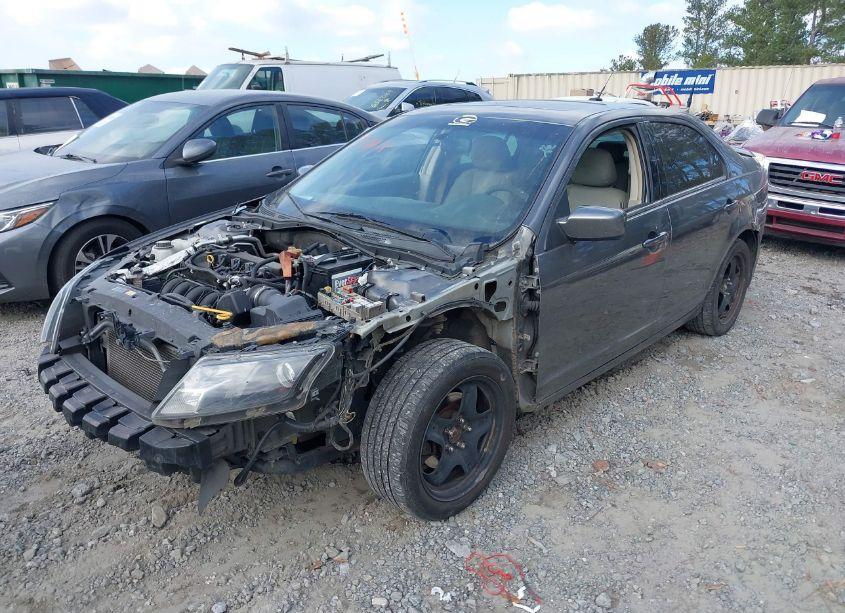 Photo 2 of 2011 Ford Fusion SE (VIN 3FAHP0HA1BR131782)