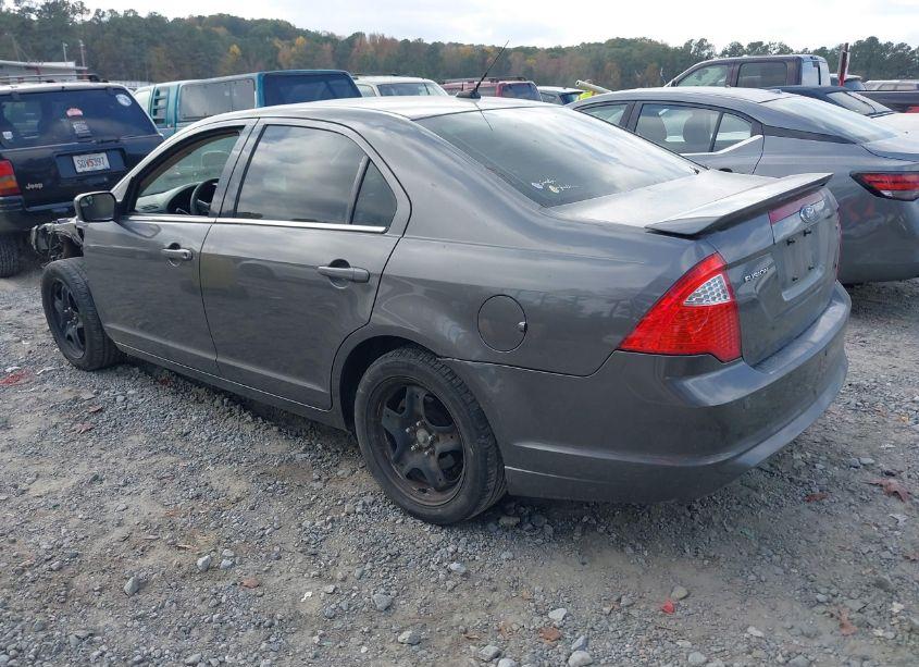 Photo 3 of 2011 Ford Fusion SE (VIN 3FAHP0HA1BR131782)