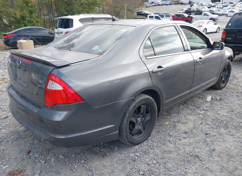 Photo 4 of 2011 Ford Fusion SE (VIN 3FAHP0HA1BR131782)