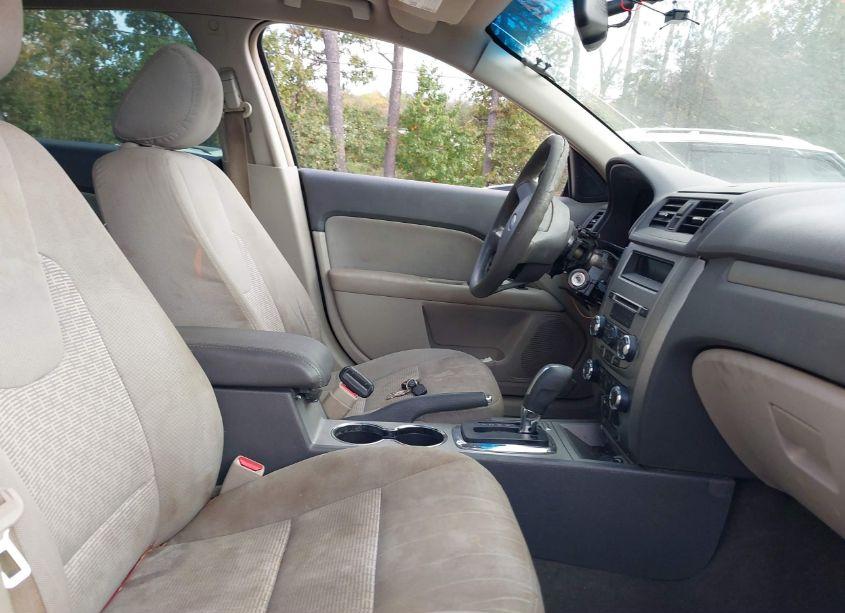 Photo 5 of 2011 Ford Fusion SE (VIN 3FAHP0HA1BR131782)