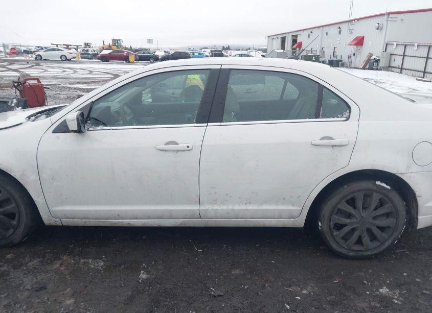 Photo 15 of 2011 Ford Fusion SE (VIN 3FAHP0HA1BR131863)