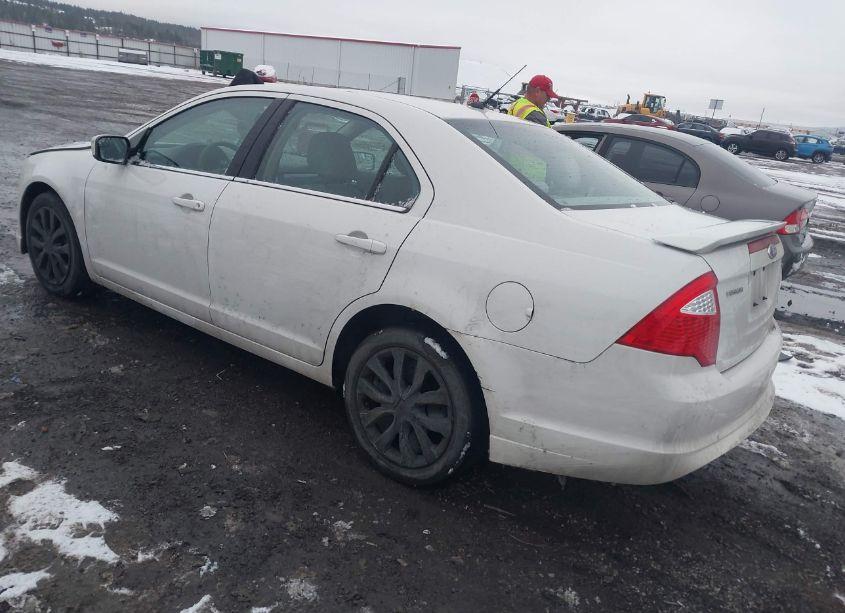 Photo 3 of 2011 Ford Fusion SE (VIN 3FAHP0HA1BR131863)