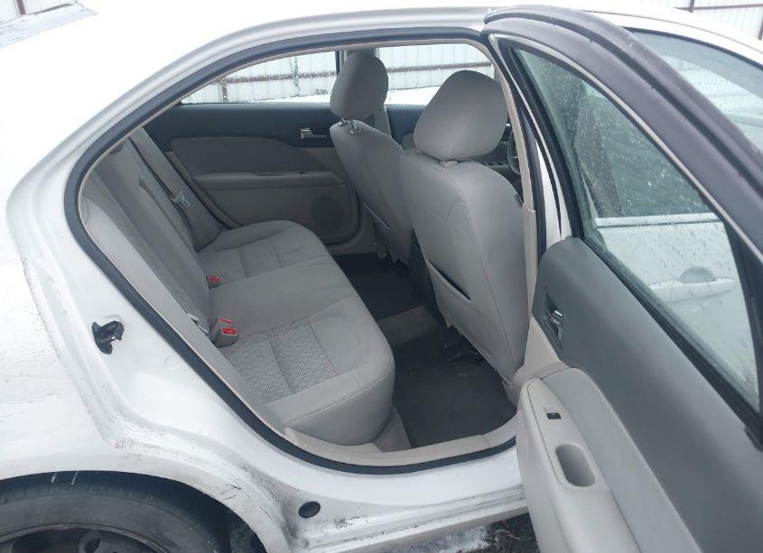 Photo 8 of 2011 Ford Fusion SE (VIN 3FAHP0HA1BR131863)