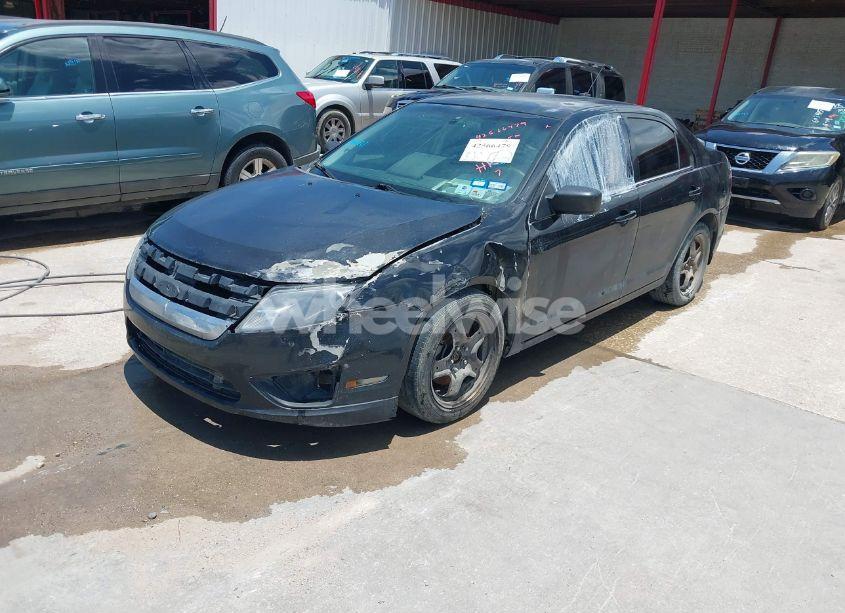 Photo 2 of 2011 Ford Fusion SE (VIN 3FAHP0HA1BR134794)