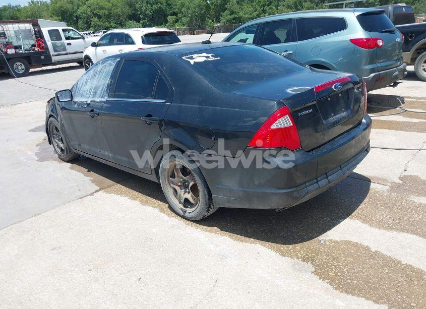 Photo 3 of 2011 Ford Fusion SE (VIN 3FAHP0HA1BR134794)