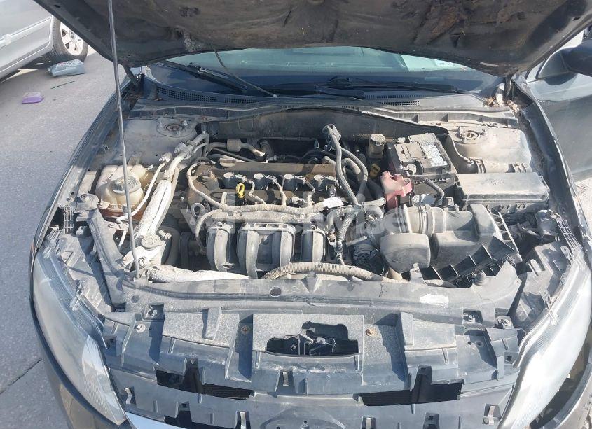 Photo 9 of 2011 Ford Fusion SE (VIN 3FAHP0HA1BR134794)