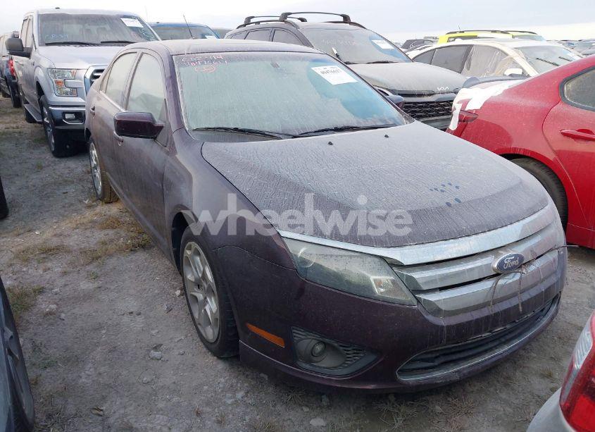 2011 Ford Fusion SE (VIN 3FAHP0HA1BR143172) main photo