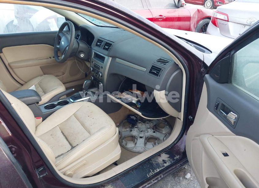 Photo 5 of 2011 Ford Fusion SE (VIN 3FAHP0HA1BR143172)