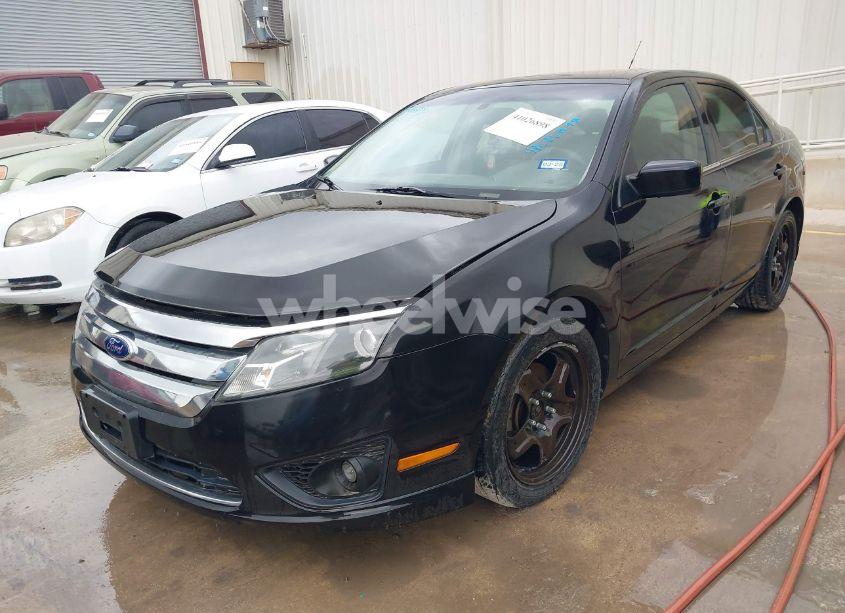 Photo 2 of 2011 Ford Fusion SE (VIN 3FAHP0HA1BR154771)