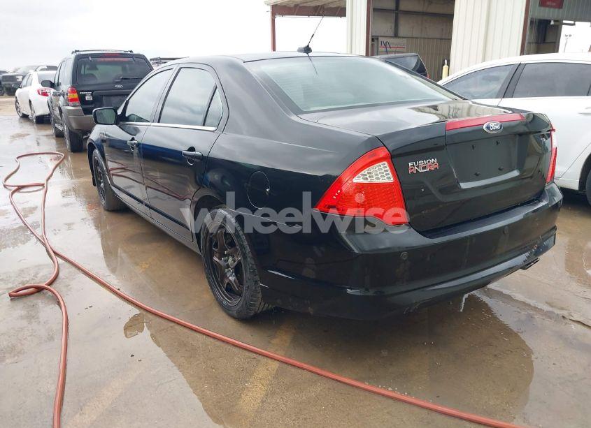 Photo 3 of 2011 Ford Fusion SE (VIN 3FAHP0HA1BR154771)