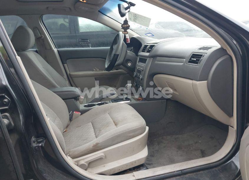 Photo 5 of 2011 Ford Fusion SE (VIN 3FAHP0HA1BR154771)