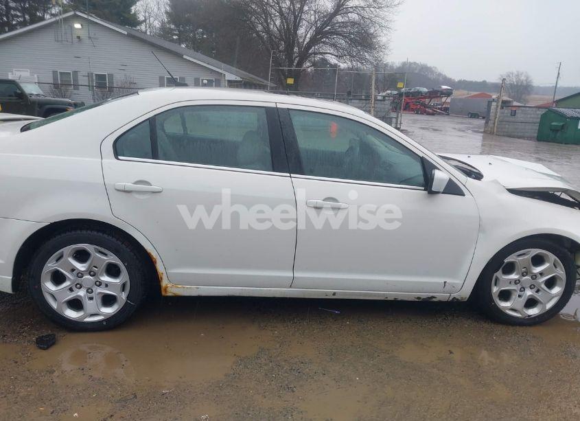 Photo 14 of 2011 Ford Fusion SE (VIN 3FAHP0HA1BR208683)