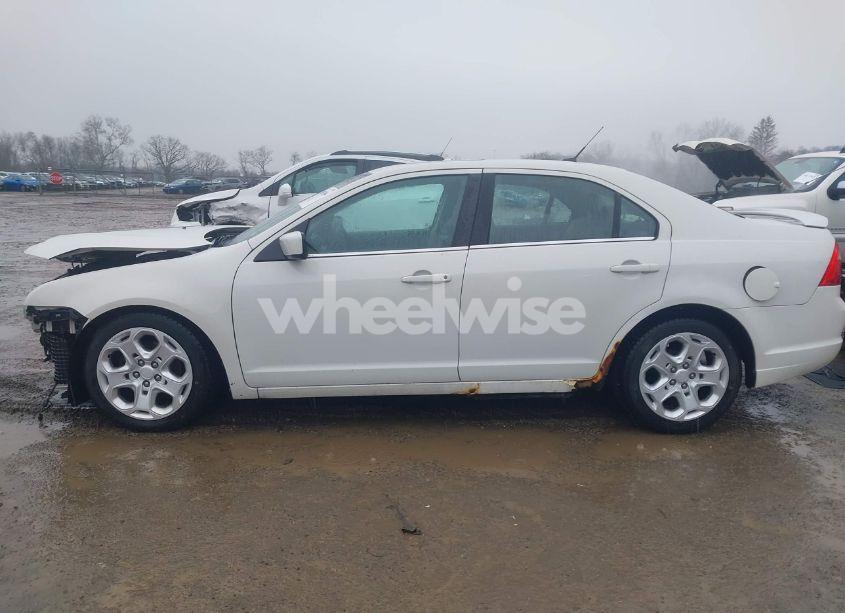 Photo 15 of 2011 Ford Fusion SE (VIN 3FAHP0HA1BR208683)
