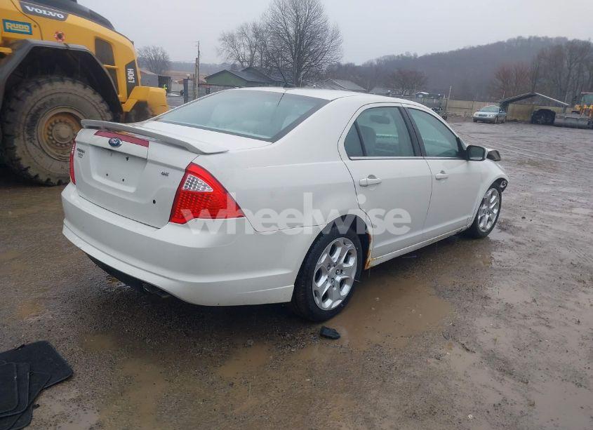 Photo 4 of 2011 Ford Fusion SE (VIN 3FAHP0HA1BR208683)