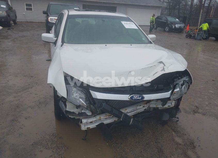 Photo 6 of 2011 Ford Fusion SE (VIN 3FAHP0HA1BR208683)