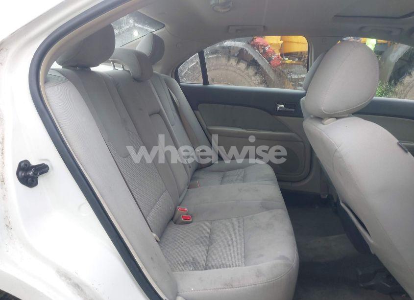 Photo 8 of 2011 Ford Fusion SE (VIN 3FAHP0HA1BR208683)