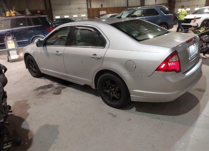 Photo 3 of 2011 Ford Fusion SE (VIN 3FAHP0HA1BR216430)