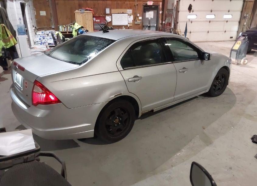 Photo 4 of 2011 Ford Fusion SE (VIN 3FAHP0HA1BR216430)