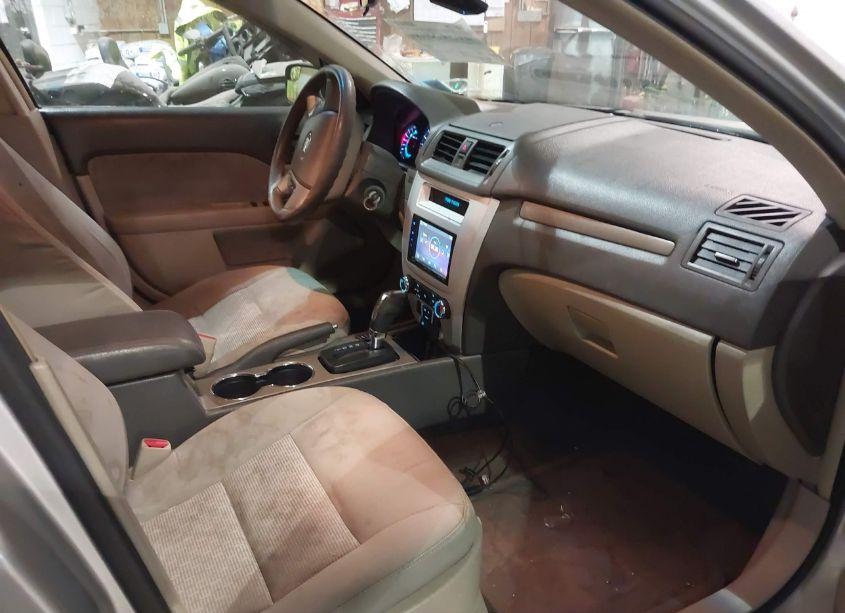 Photo 5 of 2011 Ford Fusion SE (VIN 3FAHP0HA1BR216430)