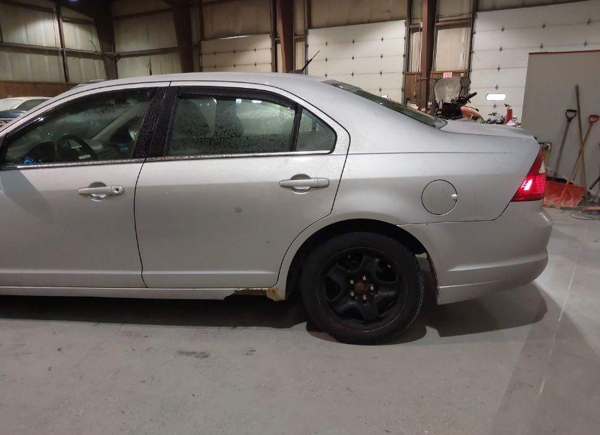 Photo 6 of 2011 Ford Fusion SE (VIN 3FAHP0HA1BR216430)