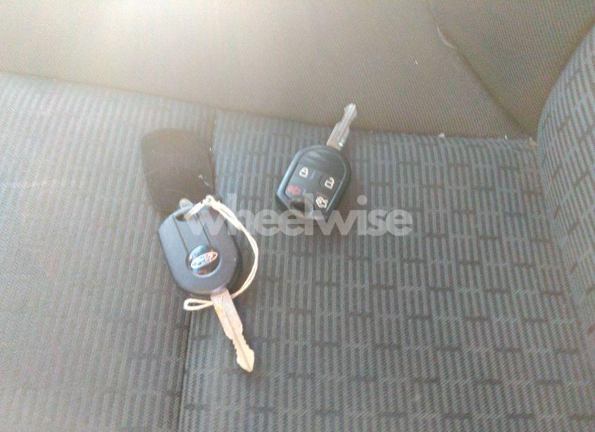 Photo 11 of 2011 Ford Fusion SE (VIN 3FAHP0HA1BR224740)