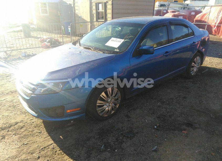 Photo 2 of 2011 Ford Fusion SE (VIN 3FAHP0HA1BR224740)