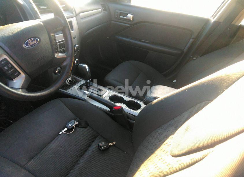 Photo 5 of 2011 Ford Fusion SE (VIN 3FAHP0HA1BR224740)
