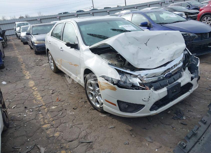 2011 Ford Fusion SE (VIN 3FAHP0HA1BR232630) main photo