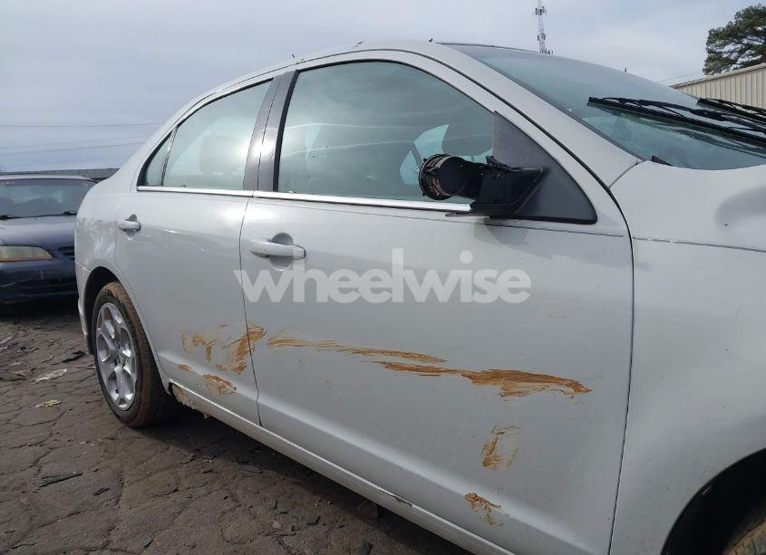 Photo 13 of 2011 Ford Fusion SE (VIN 3FAHP0HA1BR232630)