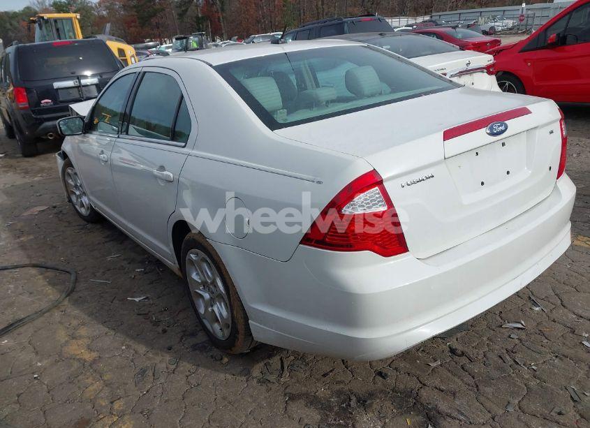 Photo 3 of 2011 Ford Fusion SE (VIN 3FAHP0HA1BR232630)