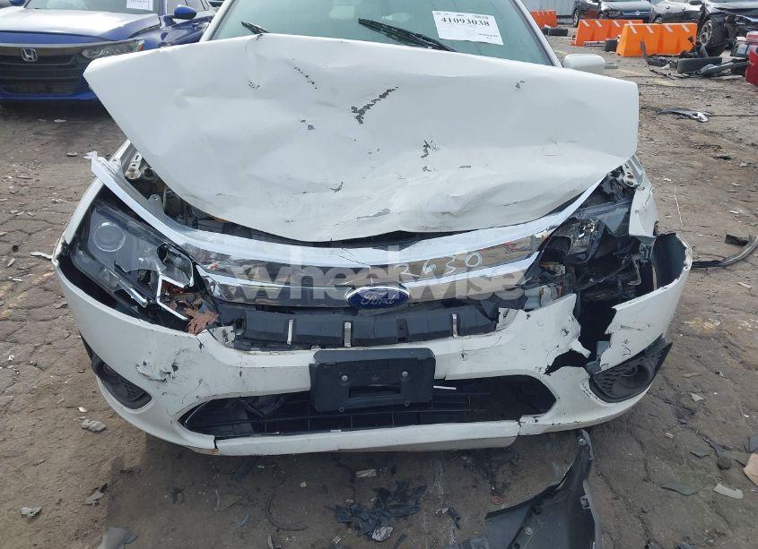 Photo 6 of 2011 Ford Fusion SE (VIN 3FAHP0HA1BR232630)