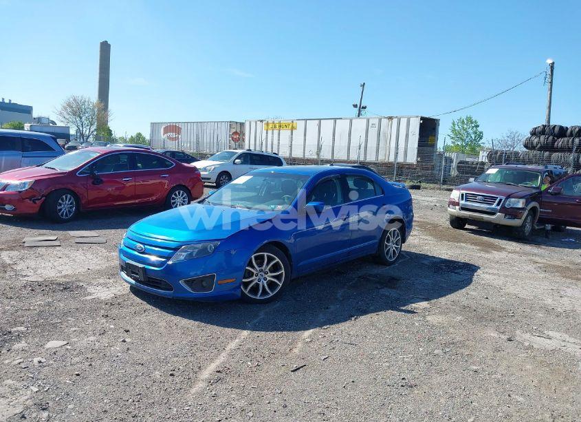 Photo 2 of 2011 Ford Fusion SE (VIN 3FAHP0HA1BR259715)