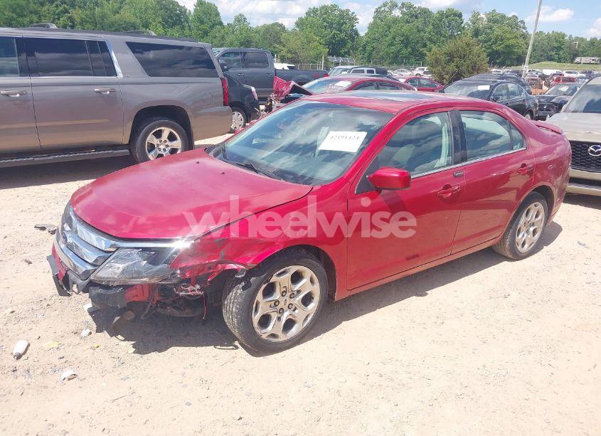 Photo 2 of 2011 Ford Fusion SE (VIN 3FAHP0HA1BR289281)