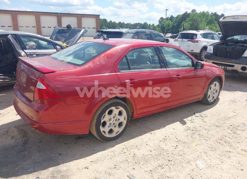 Photo 4 of 2011 Ford Fusion SE (VIN 3FAHP0HA1BR289281)