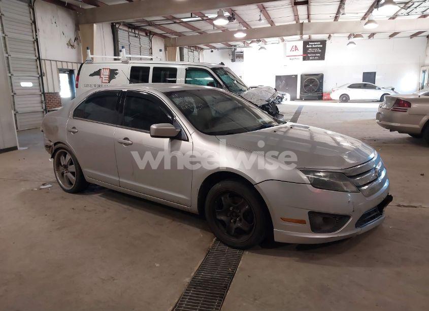 2011 Ford Fusion SE (VIN 3FAHP0HA1BR338169) main photo