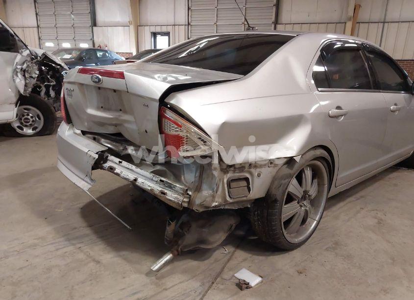 Photo 12 of 2011 Ford Fusion SE (VIN 3FAHP0HA1BR338169)