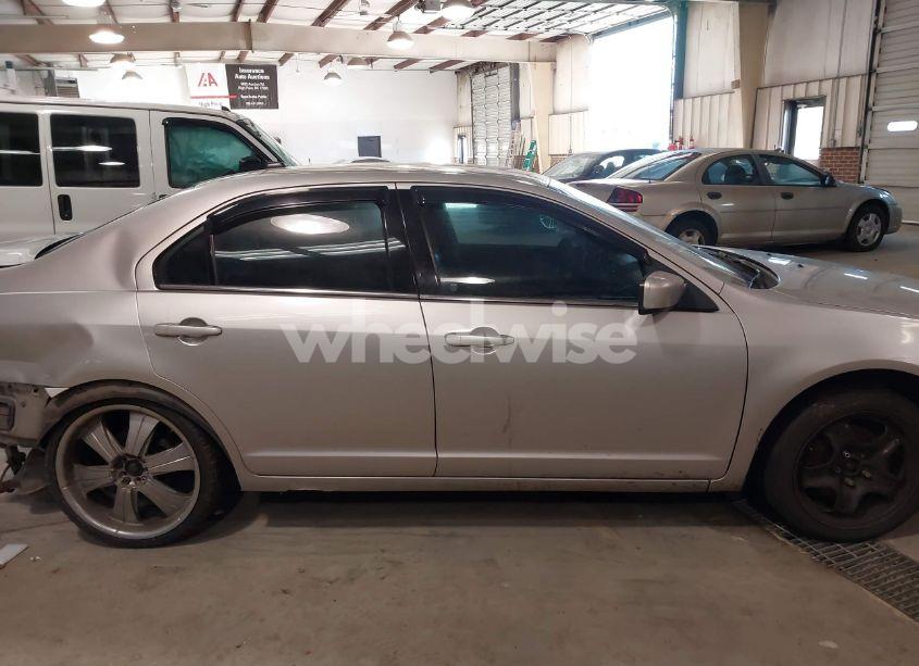 Photo 14 of 2011 Ford Fusion SE (VIN 3FAHP0HA1BR338169)