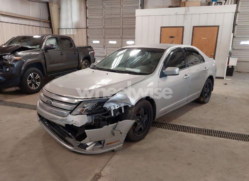 Photo 2 of 2011 Ford Fusion SE (VIN 3FAHP0HA1BR338169)