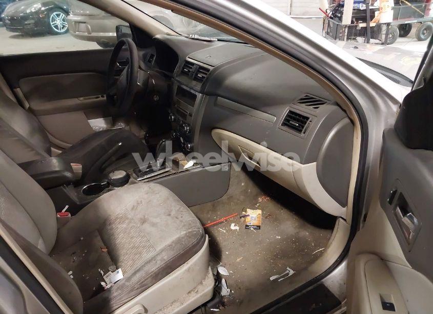 Photo 5 of 2011 Ford Fusion SE (VIN 3FAHP0HA1BR338169)