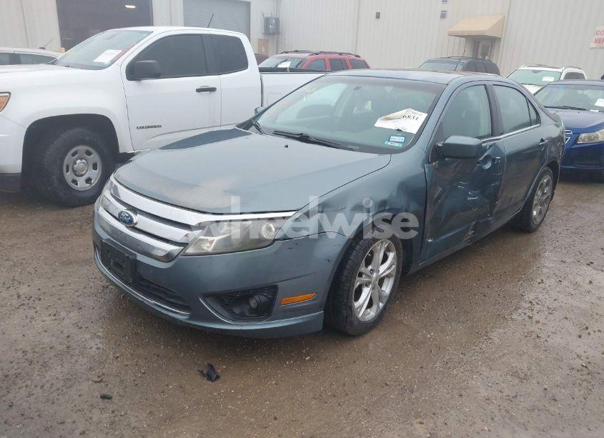 Photo 2 of 2011 Ford Fusion SE (VIN 3FAHP0HA1BR345848)