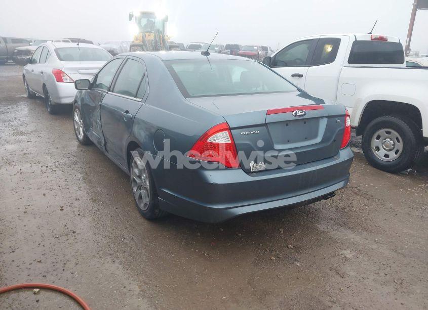 Photo 3 of 2011 Ford Fusion SE (VIN 3FAHP0HA1BR345848)