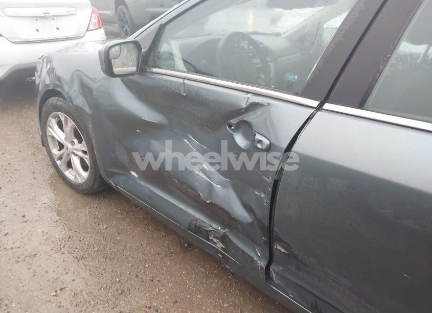 Photo 6 of 2011 Ford Fusion SE (VIN 3FAHP0HA1BR345848)