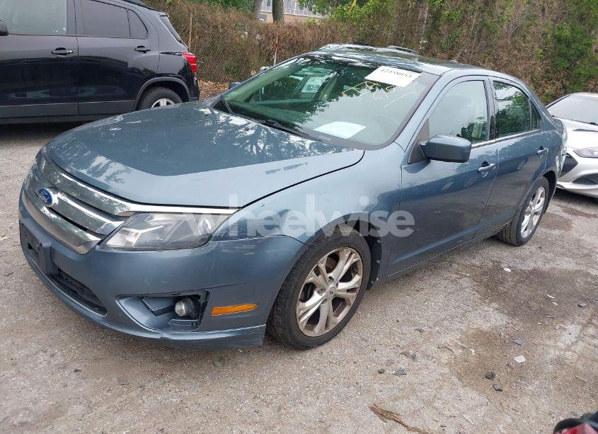 Photo 2 of 2012 Ford Fusion SE (VIN 3FAHP0HA1CR101103)