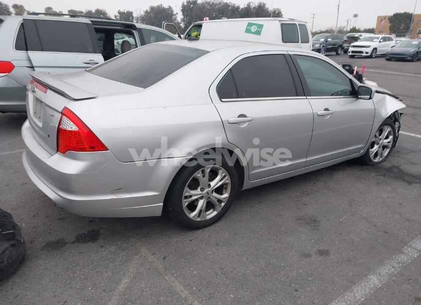 Photo 4 of 2012 Ford Fusion SE (VIN 3FAHP0HA1CR108942)