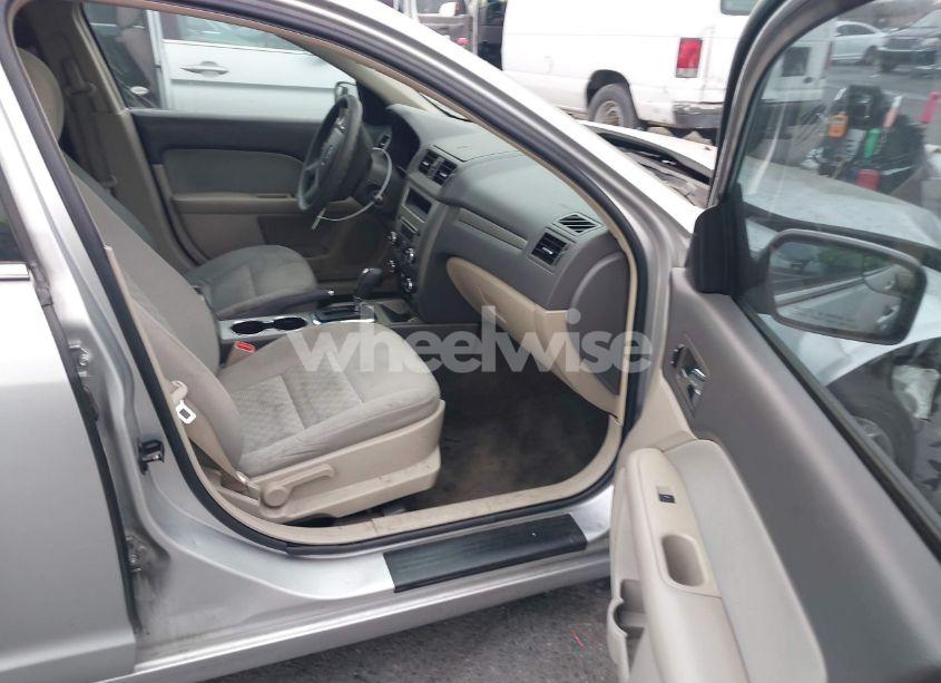 Photo 5 of 2012 Ford Fusion SE (VIN 3FAHP0HA1CR108942)