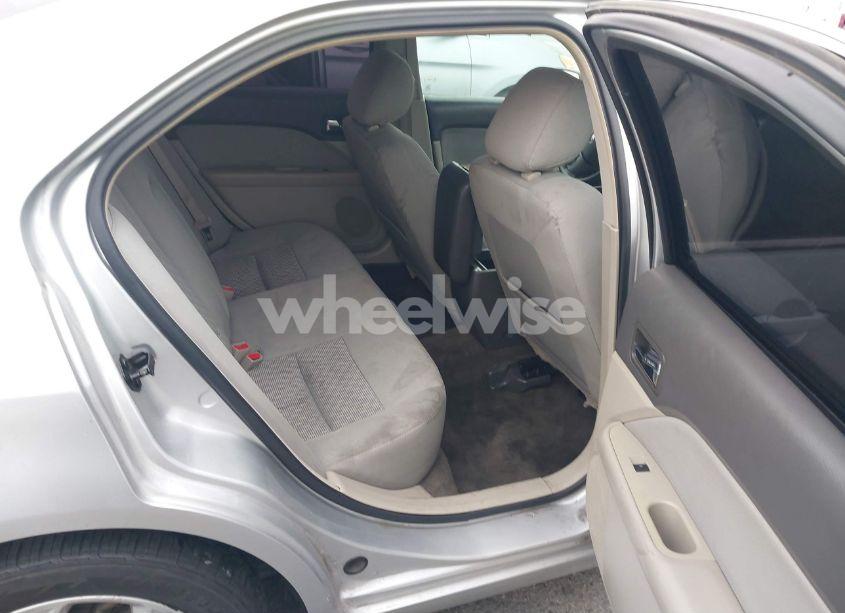 Photo 8 of 2012 Ford Fusion SE (VIN 3FAHP0HA1CR108942)