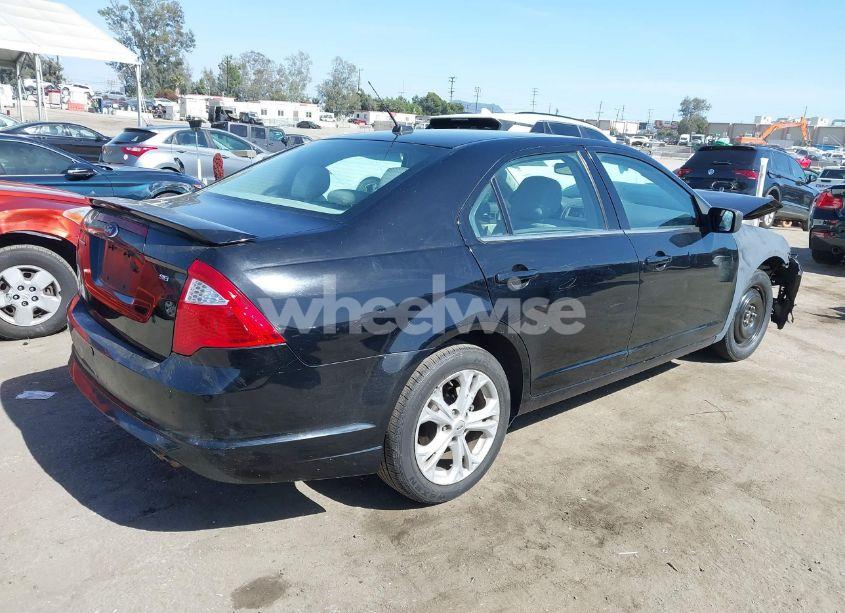Photo 4 of 2012 Ford Fusion SE (VIN 3FAHP0HA1CR130424)