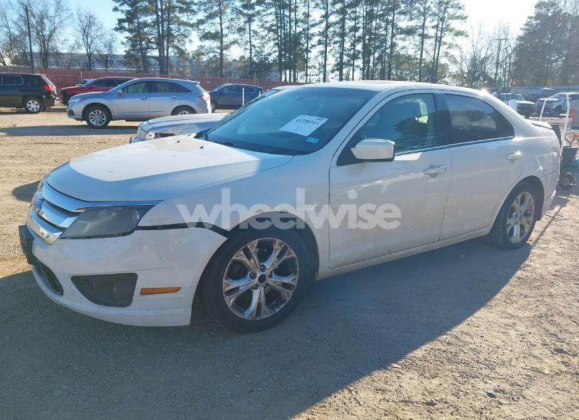 Photo 2 of 2012 Ford Fusion SE (VIN 3FAHP0HA1CR176187)