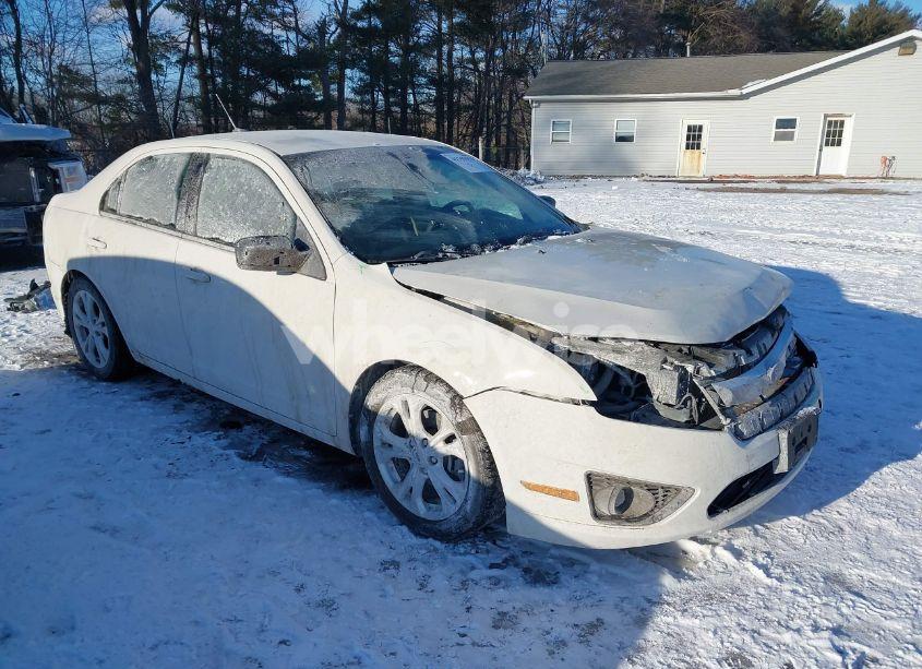 2012 Ford Fusion SE (VIN 3FAHP0HA1CR220236) main photo